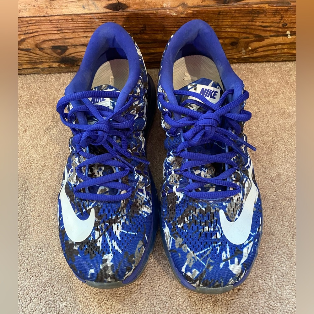 Nike men’s size 7.5 tennis shoes, blue, black and white.